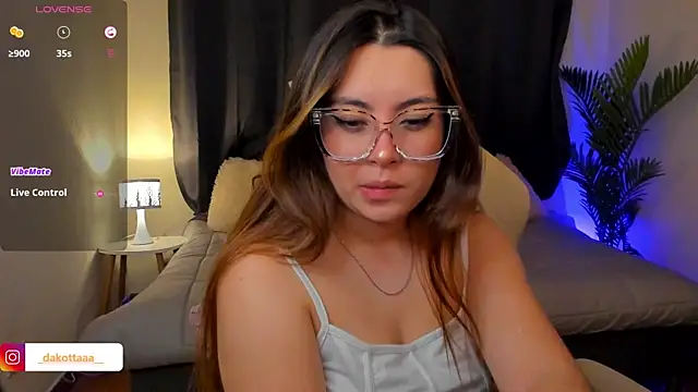 Snapshot of dakottaa_ chatting on December 2, 2025, 11:39 pm dakottaa online show from December 2, 2025, 11:39 pm