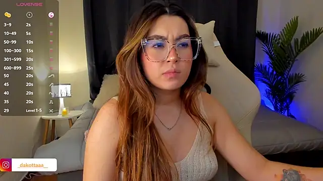 Snapshot of dakottaa_ chatting on October 29, 2025, 11:47 pm dakottaa online show from October 29, 2025, 11:47 pm