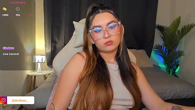 dakottaa  online show from March 7, 2026, 11:43 pm