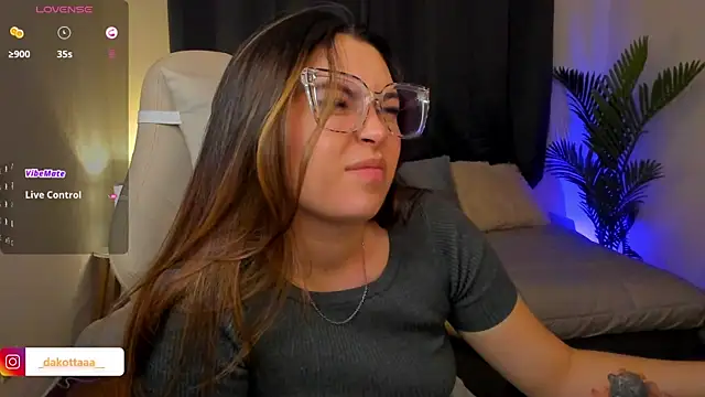 Snapshot of dakottaa_ chatting on December 15, 2025, 11:42 pm dakottaa online show from December 15, 2025, 11:42 pm