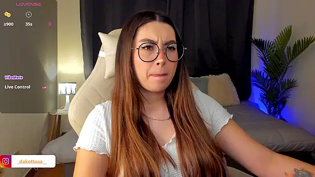 Snapshot of dakottaa_ chatting on October 9, 2025, 11:05 pm dakottaa online show from October 9, 2025, 11:05 pm