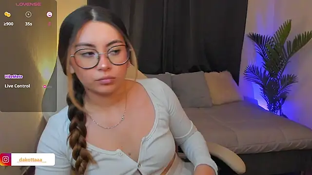 dakottaa  online show from February 11, 2026, 11:37 pm