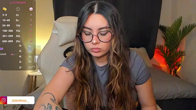 dakottaa  online show from March 20, 2026, 12:11 am