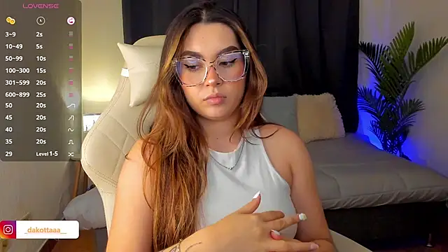 Snapshot of dakottaa_ chatting on October 13, 2025, 11:05 pm dakottaa online show from October 13, 2025, 11:05 pm