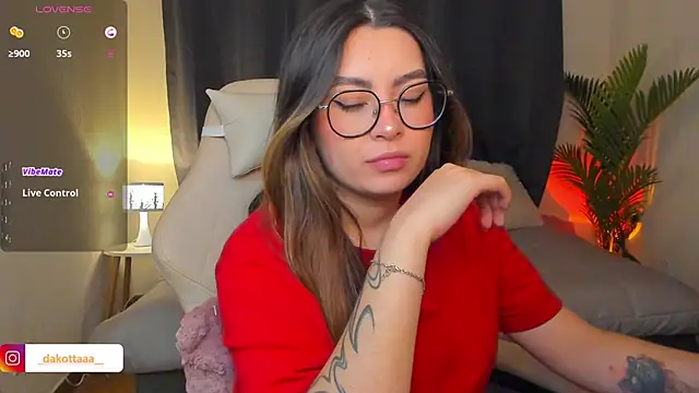 Snapshot of dakottaa_ chatting on April 8, 2026, 11:39 pm dakottaa online show from April 8, 2026, 11:39 pm