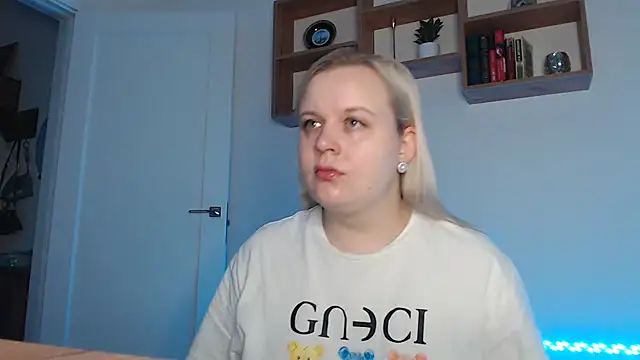 Snapshot of Karolina_love_ chatting on October 26, 2025, 11:10 am Karolina love online show from October 26, 2025, 11:10 am