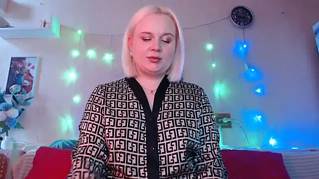 Snapshot of Karolina_love_ chatting on December 31, 2024, 12:15 pm Karolina love online show from December 31, 2024, 12:15 pm