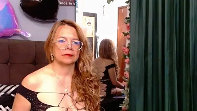 Snapshot of RubyWatson50 chatting on December 19, 2025, 10:56 pm RubyWatson50 online show from December 19, 2025, 10:56 pm