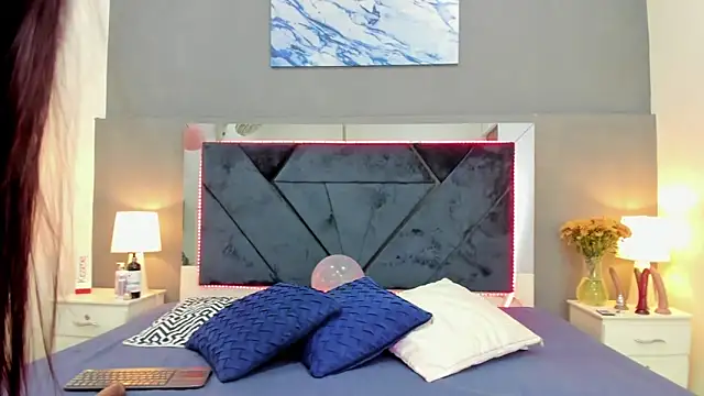 Lauralove 69 online show from October 18, 2025, 2:08 pm