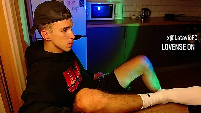 Snapshot of Midnighter_ chatting on September 25, 2025, 12:16 am Midnighter  online show from September 25, 2025, 12:16 am