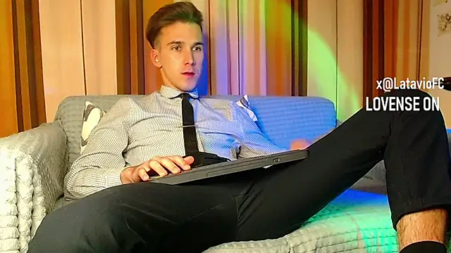 Midnighter  online show from November 20, 2025, 5:02 pm