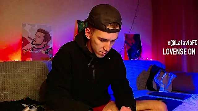 Snapshot of Midnighter_ chatting on February 9, 2025, 10:21 pm Midnighter  online show from February 9, 2025, 10:21 pm