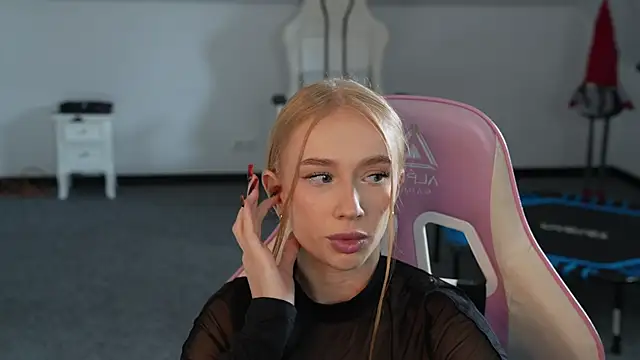 Amelia Blaze online show from October 23, 2025, 10:36 am