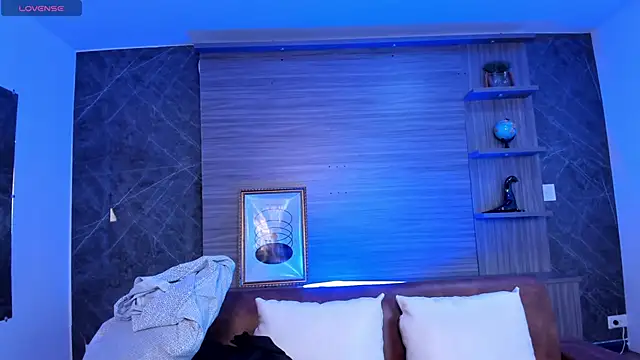 charlottewhitte online show from October 25, 2025, 12:17 pm