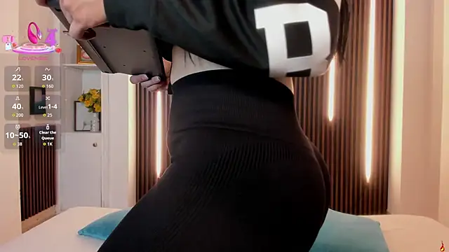 charlottewhitte online show from September 21, 2025, 12:21 pm