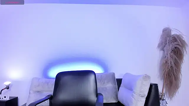 charlottewhitte online show from October 11, 2025, 12:39 pm