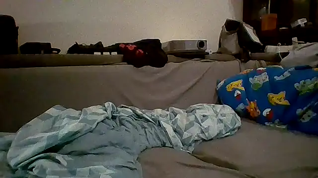 Snapshot of LeonieMTL chatting on February 4, 2026, 3:12 am LeonieMTL online show from February 4, 2026, 3:12 am