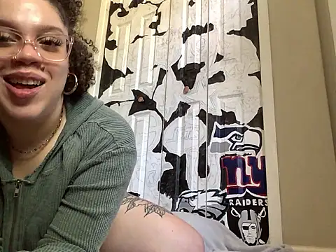 QueenNuttCollector online show from May 1, 2026, 4:23 pm