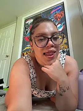 Snapshot of QueenNuttCollector chatting on June 20, 2026, 6:35 pm QueenNuttCollector online show from June 20, 2026, 6:35 pm