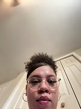 QueenNuttCollector online show from March 8, 2026, 5:05 pm