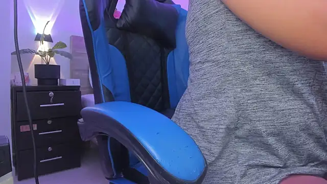 izaro22 online show from February 17, 2026, 12:35 pm