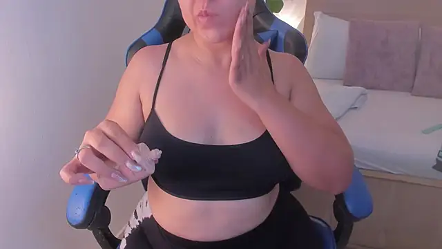 izaro22 online show from March 17, 2026, 12:52 pm