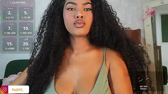 HOTBLACKANDWHITE2 online show from January 12, 2026, 11:20 pm