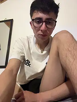 Snapshot of CamiRojas_boy chatting on December 2, 2025, 3:41 am CamiRojas boy online show from December 2, 2025, 3:41 am