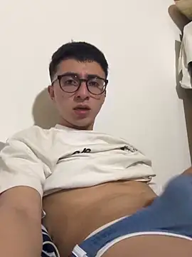 CamiRojas boy online show from April 18, 2026, 3:53 am