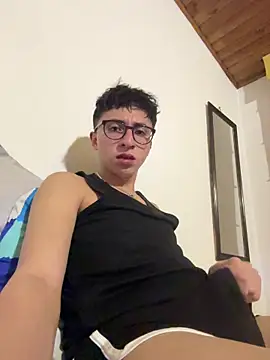Snapshot of CamiRojas_boy chatting on June 21, 2026, 4:07 am CamiRojas boy online show from June 21, 2026, 4:07 am