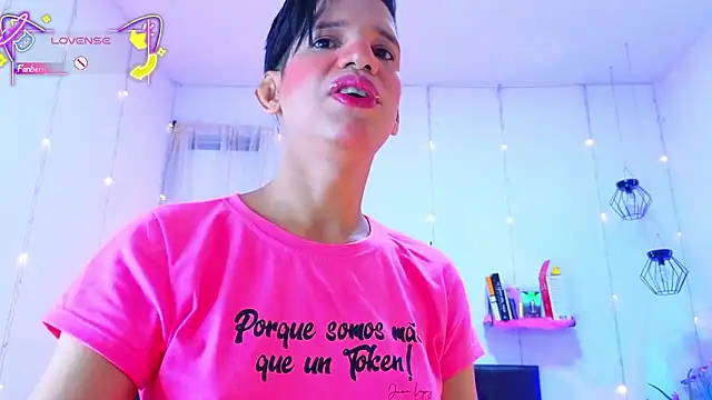 Ariel Femboy  online show from January 15, 2026, 5:33 am