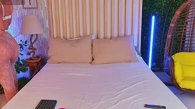 AnyaLov online show from February 10, 2026, 7:35 pm