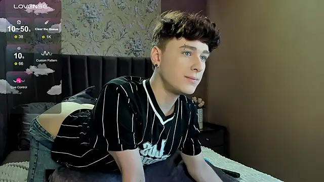  YummyTony  online show from February 26, 2026, 1:44 pm