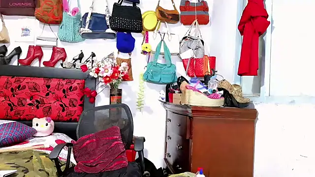 Xiaraa26 online show from November 4, 2025, 6:22 pm