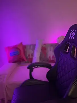 Snapshot of Your_insomniya chatting on December 2, 2025, 8:32 pm Your insomniya online show from December 2, 2025, 8:32 pm