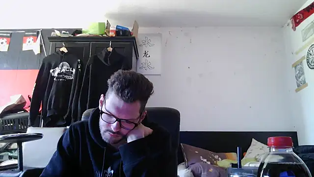 Die-geile-Sau online show from May 1, 2026, 11:37 am