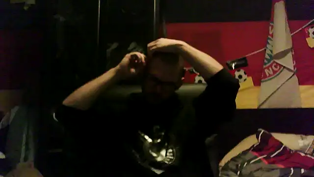 Die-geile-Sau online show from December 1, 2025, 4:08 pm