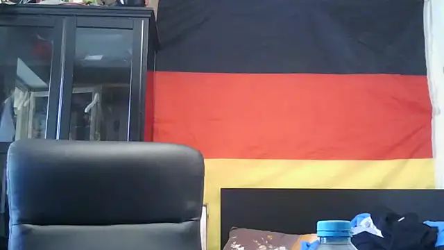 Snapshot of Die-geile-Sau chatting on June 19, 2026, 12:33 pm Die-geile-Sau online show from June 19, 2026, 12:33 pm
