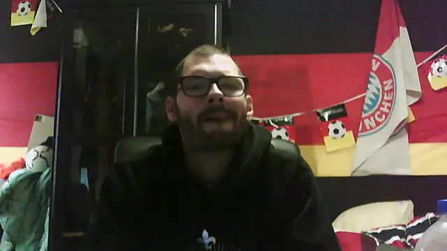 Die-geile-Sau online show from November 11, 2025, 1:28 pm