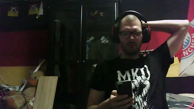 Die-geile-Sau online show from October 31, 2025, 10:05 pm