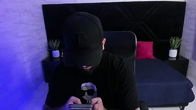 Snapshot of jhon_bear03 chatting on June 30, 2026, 11:21 am jhon bear03 online show from June 30, 2026, 11:21 am