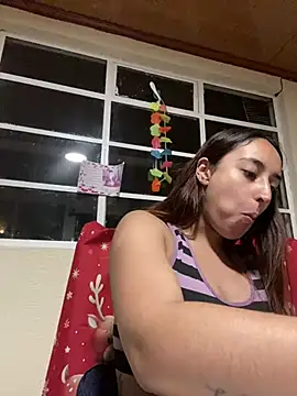 Snapshot of Vaiolet_a chatting on December 12, 2024, 12:48 am Vaiolet a online show from December 12, 2024, 12:48 am