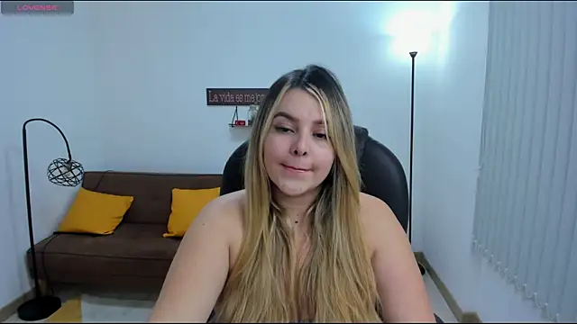 Snapshot of camiilaa1 chatting on February 2, 2025, 6:14 am camiilaa1 online show from February 2, 2025, 6:14 am