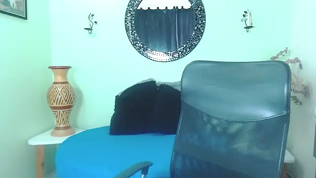 Snapshot of Sofia_Franco_ chatting on November 19, 2025, 7:25 pm Sofia Franco online show from November 19, 2025, 7:25 pm