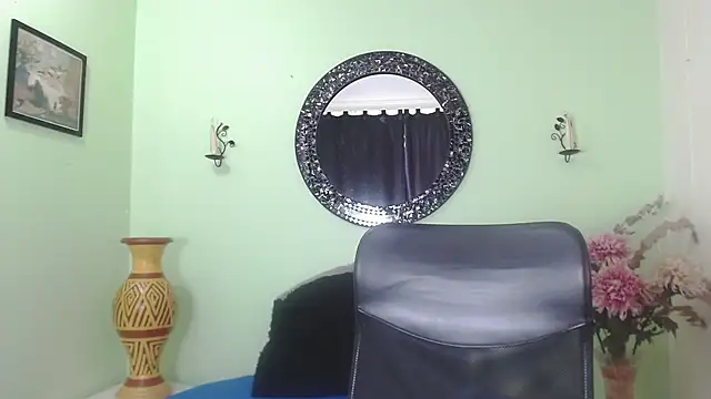 Snapshot of Sofia_Franco_ chatting on November 18, 2025, 7:17 pm Sofia Franco online show from November 18, 2025, 7:17 pm