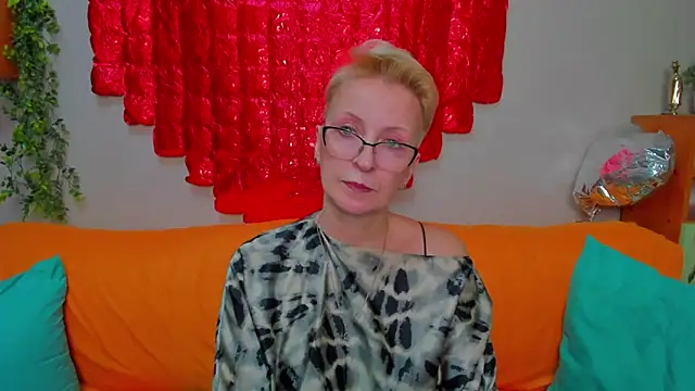 Snapshot of iamyourdream89 chatting on February 8, 2026, 5:54 pm iamyourdream89 online show from February 8, 2026, 5:54 pm