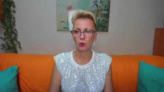 iamyourdream89 online show from November 30, 2025, 7:20 am