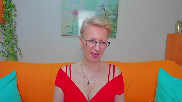 iamyourdream89 online show from April 23, 2026, 10:33 am