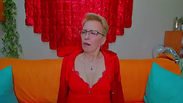 Snapshot of iamyourdream89 chatting on February 14, 2026, 10:48 am iamyourdream89 online show from February 14, 2026, 10:48 am