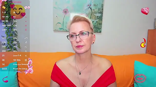 iamyourdream89 online show from October 29, 2025, 3:11 pm